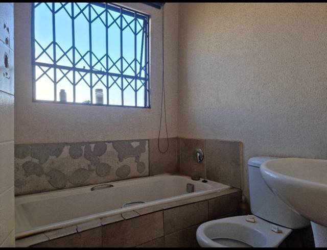 2 BEDROOM HOUSE FOR SALE IN EVATON WEST